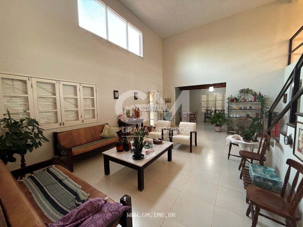 Foto de Casa com 300 metros em terreno com 1.200 metros 