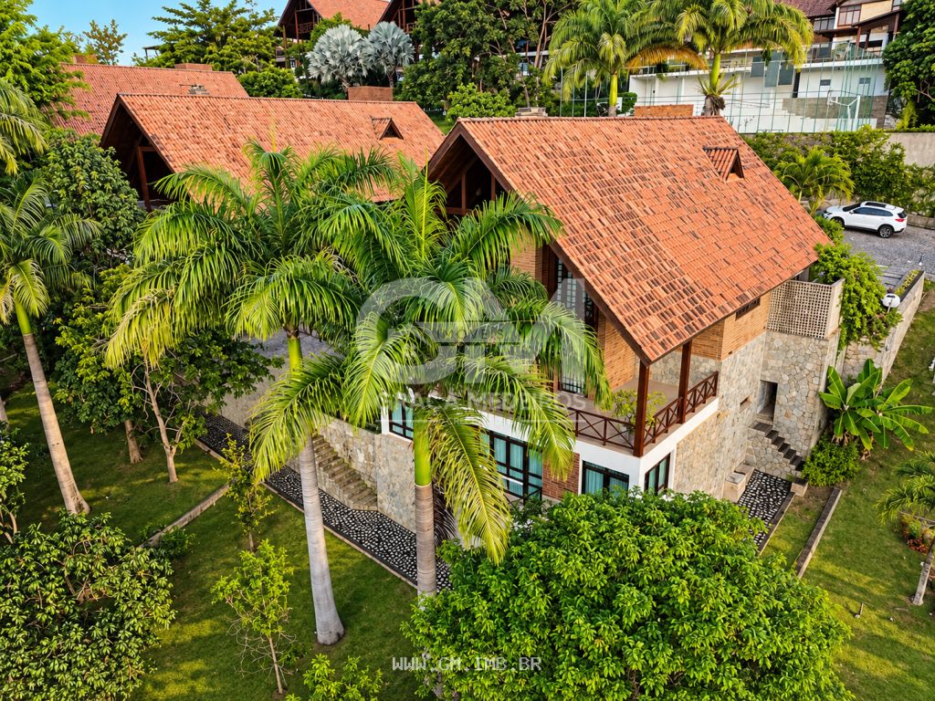 Casa com vista panorâmica em condomínio 