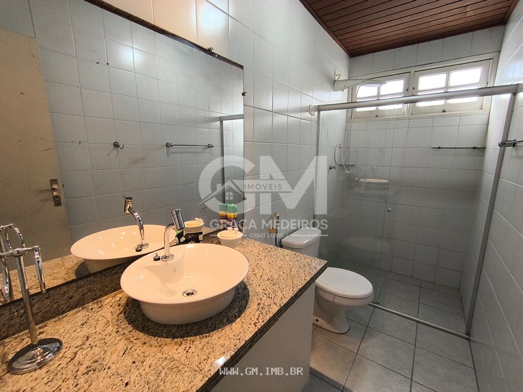 Foto de Casa térrea em condomínio com fácil acesso ao centro da cidade