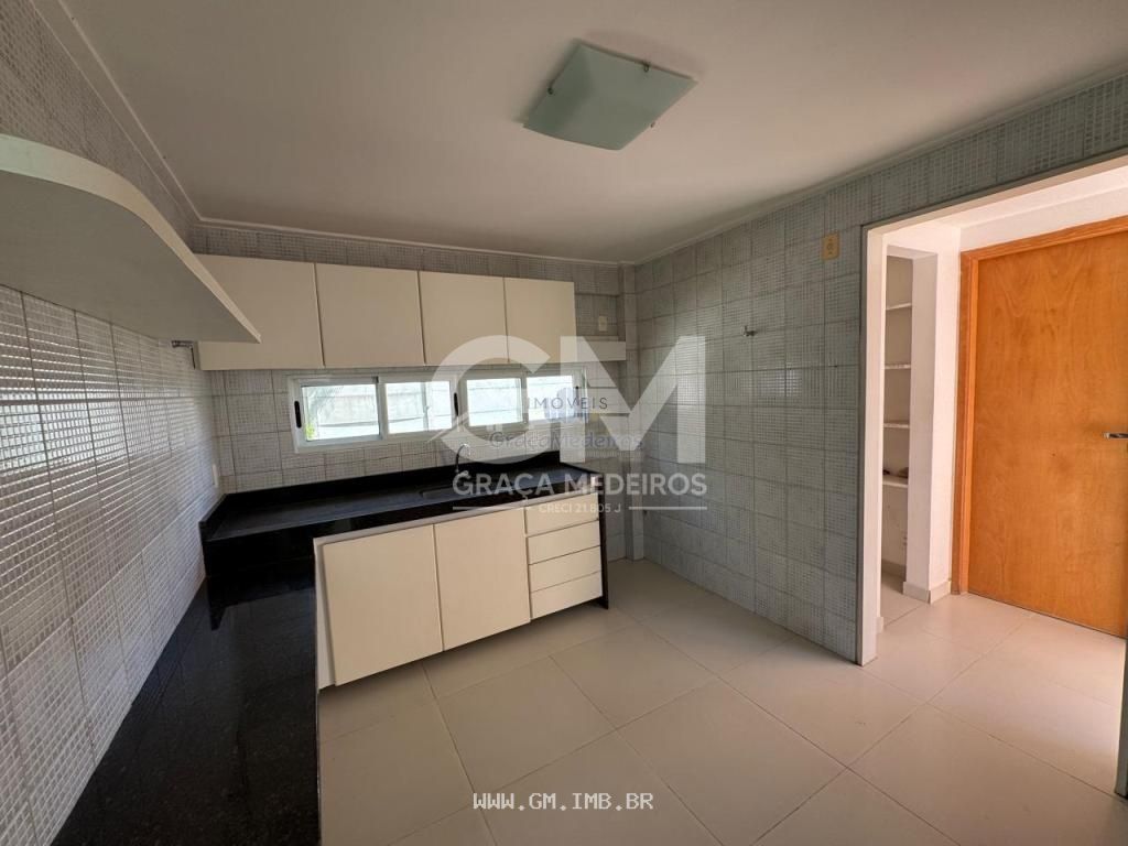 Foto de Casa com 300 metros de área construída em terreno 2.124,59 metros