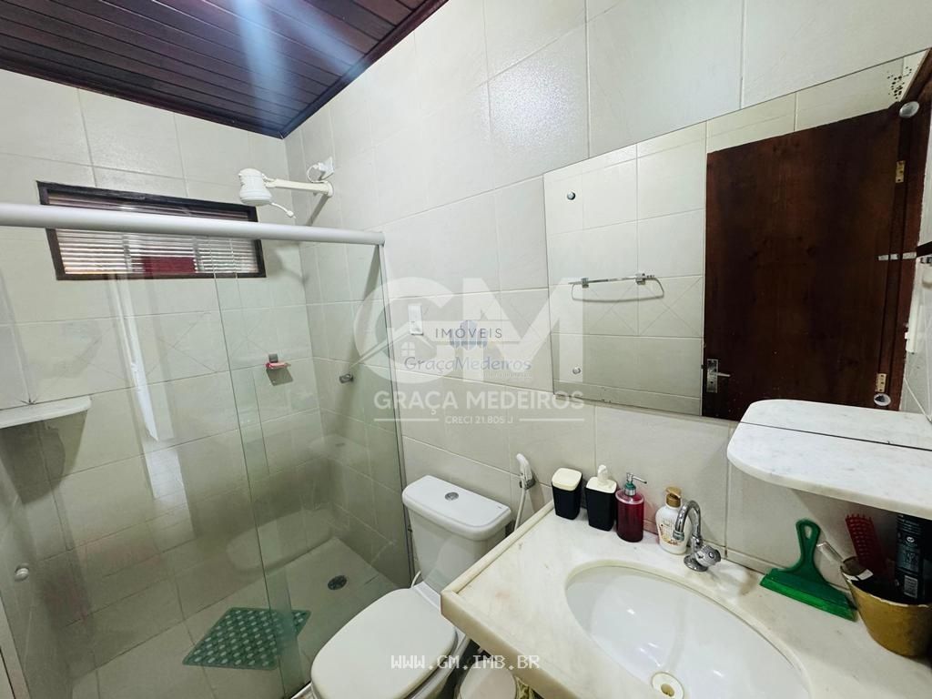 Foto de Casa com 4 quartos em condomínio próximo ao centro