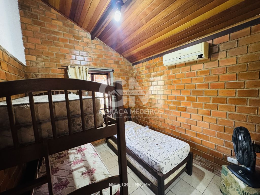 Foto de Casa com 4 quartos sendo 2 suítes 