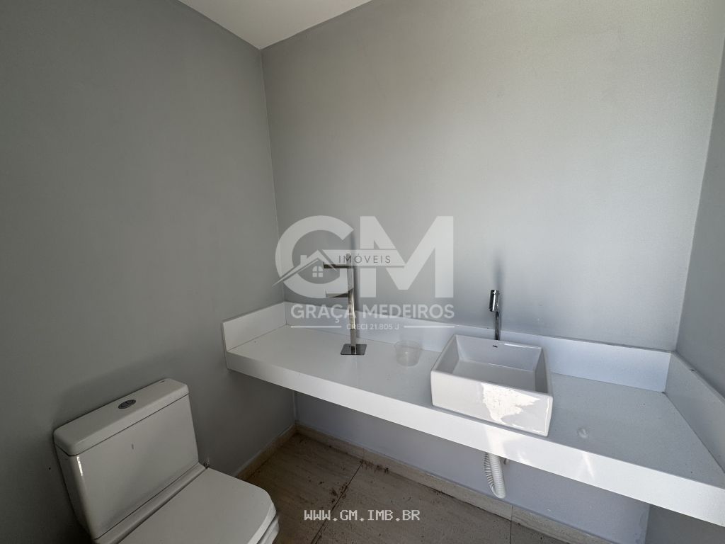 Foto de Casa de alto padrão, 4 suítes, piscina e terraço gourmet 