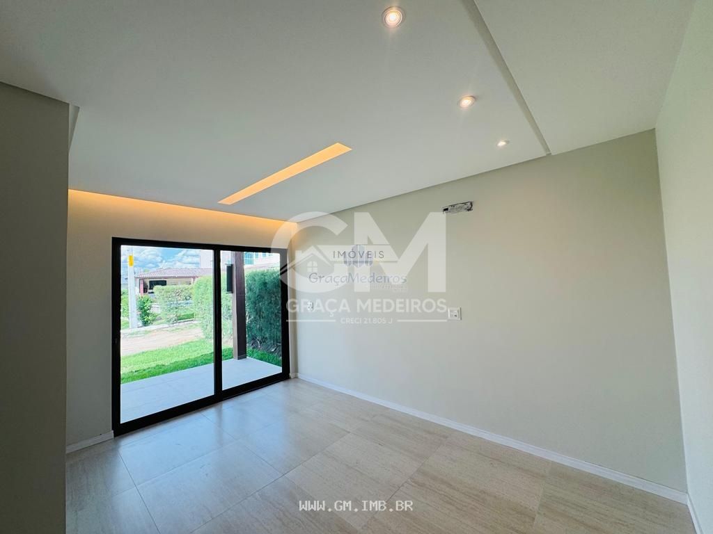 Foto de Casa nova com 4 quartos em condomínio 