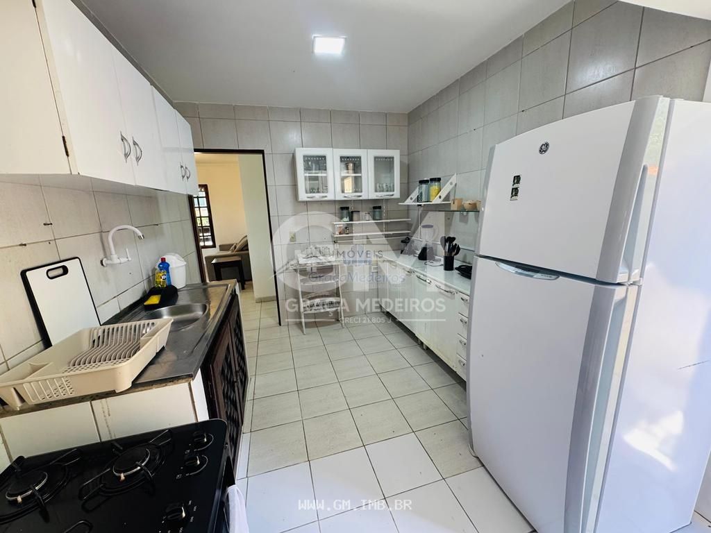 Foto de Casa térrea com piscina particular em condomínio