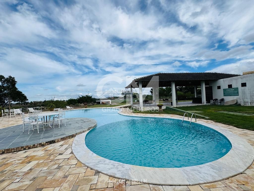 Foto de Casa de alto padrão com piscina particular em condomínio