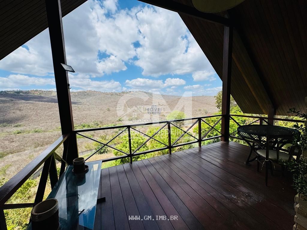 Foto de Casa com vista para as montanhas em condomínio de alto padrão
