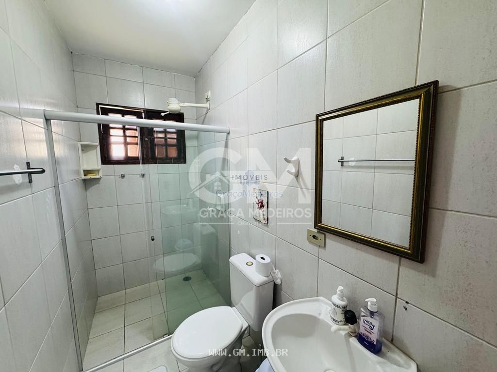 Foto de Casa térrea com piscina particular em condomínio