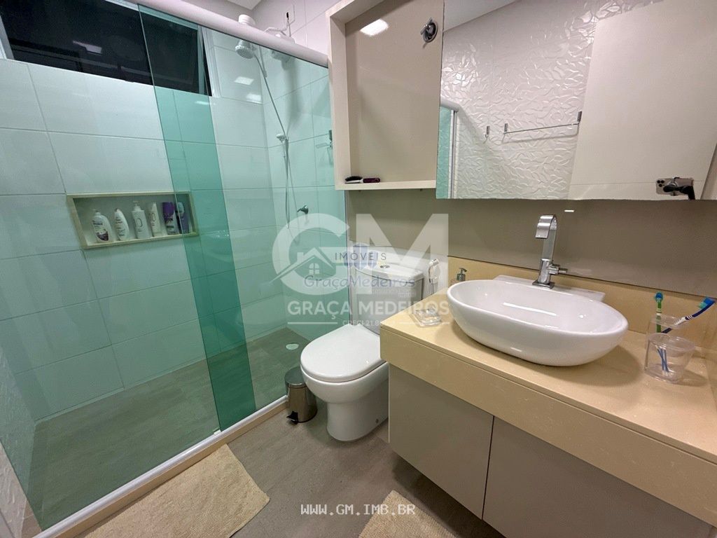 Foto de Casa com 500 metros de área construída de alto padrão em condomínio 