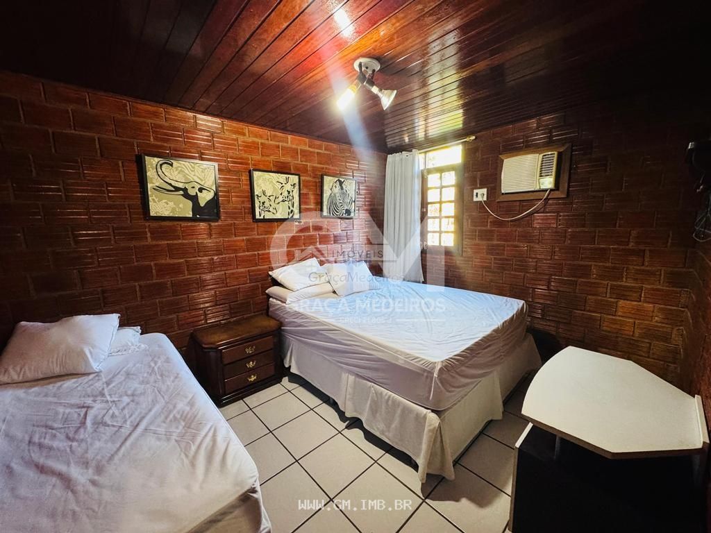 Foto de Casa com 4 quartos em condomínio fechado a 200 metros da pista local