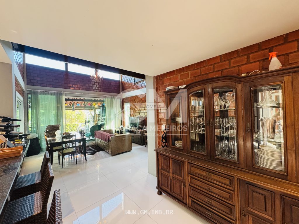 Foto de Casa com 5 quartos, terraço gourmet e piscina 