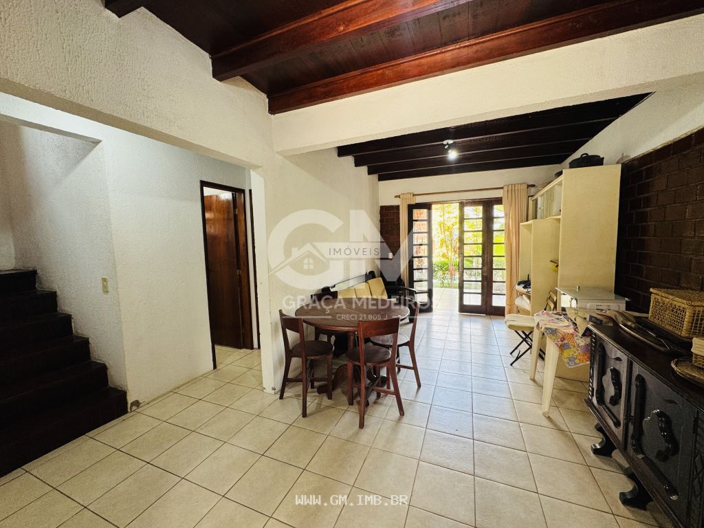 Foto de Casa com 3 quartos, espaço gourmet particular 