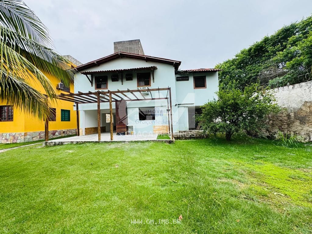 Foto de Casa com 4 quartos em condomínio com piscina aquecida
