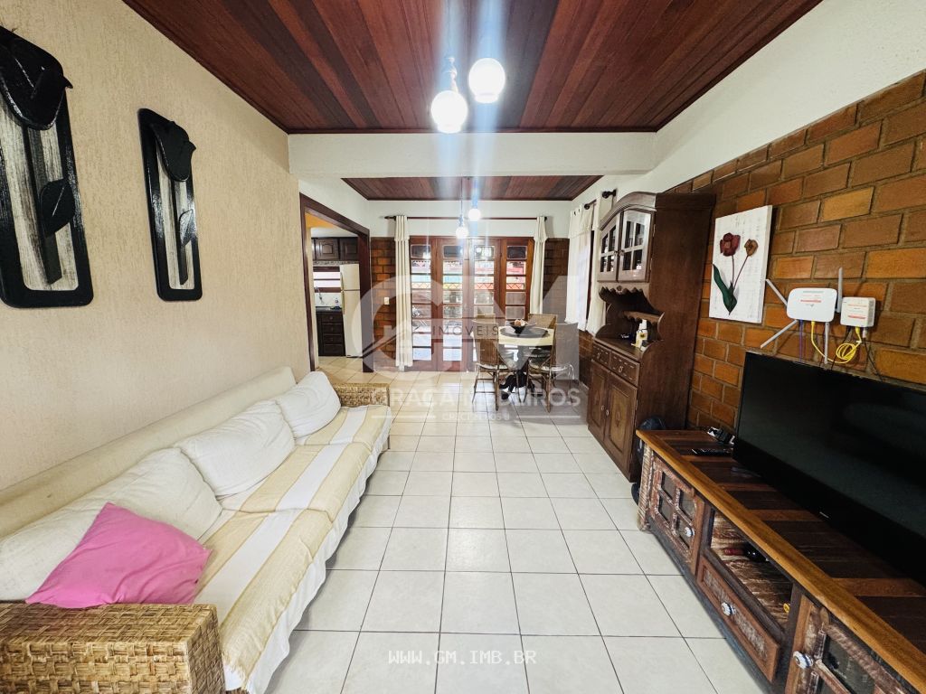 Foto de Casa com 4 quartos sendo 2 suítes